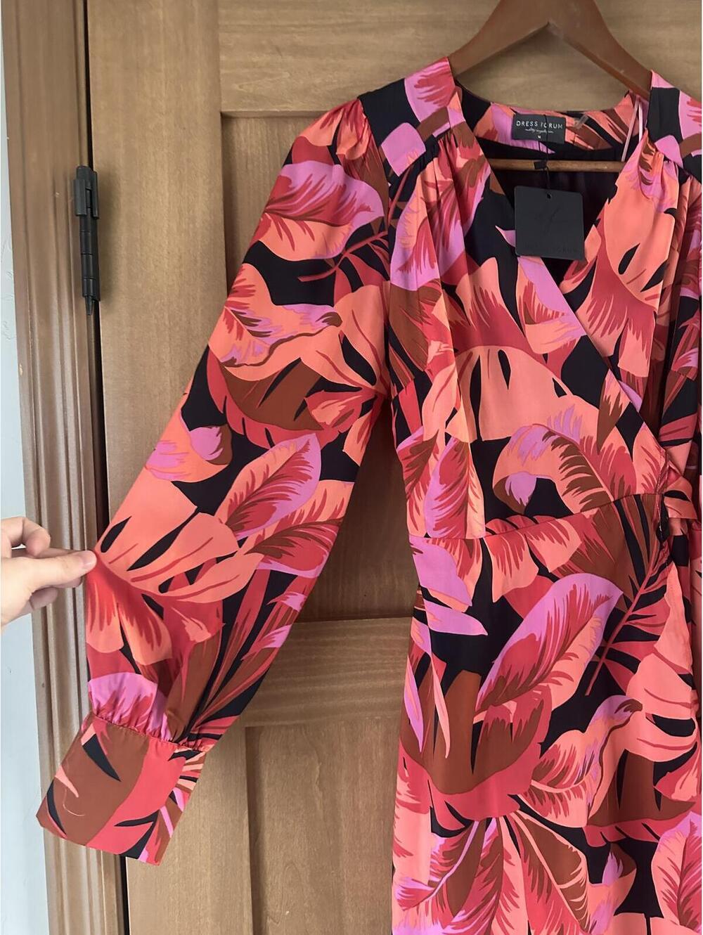 NWT Dress Forum Floral Wrap Mini Dress Pink Long Sleeve Women’s Medium - Picture 2 of 12